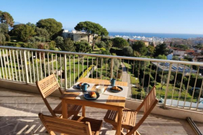 Le Valençay 2 bedroom apartment with a breathtaking view pool parking